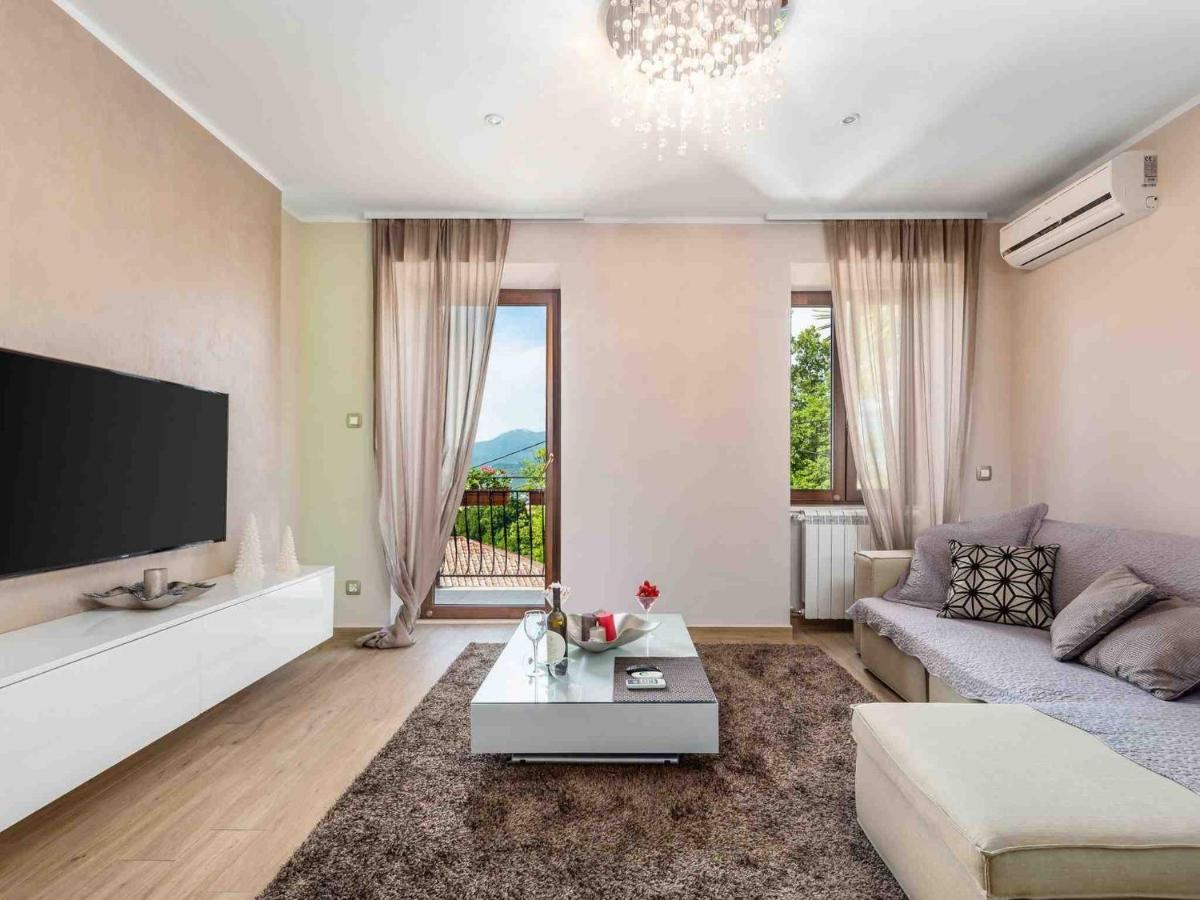Srok Apartments With Pool Kastav Rum bild